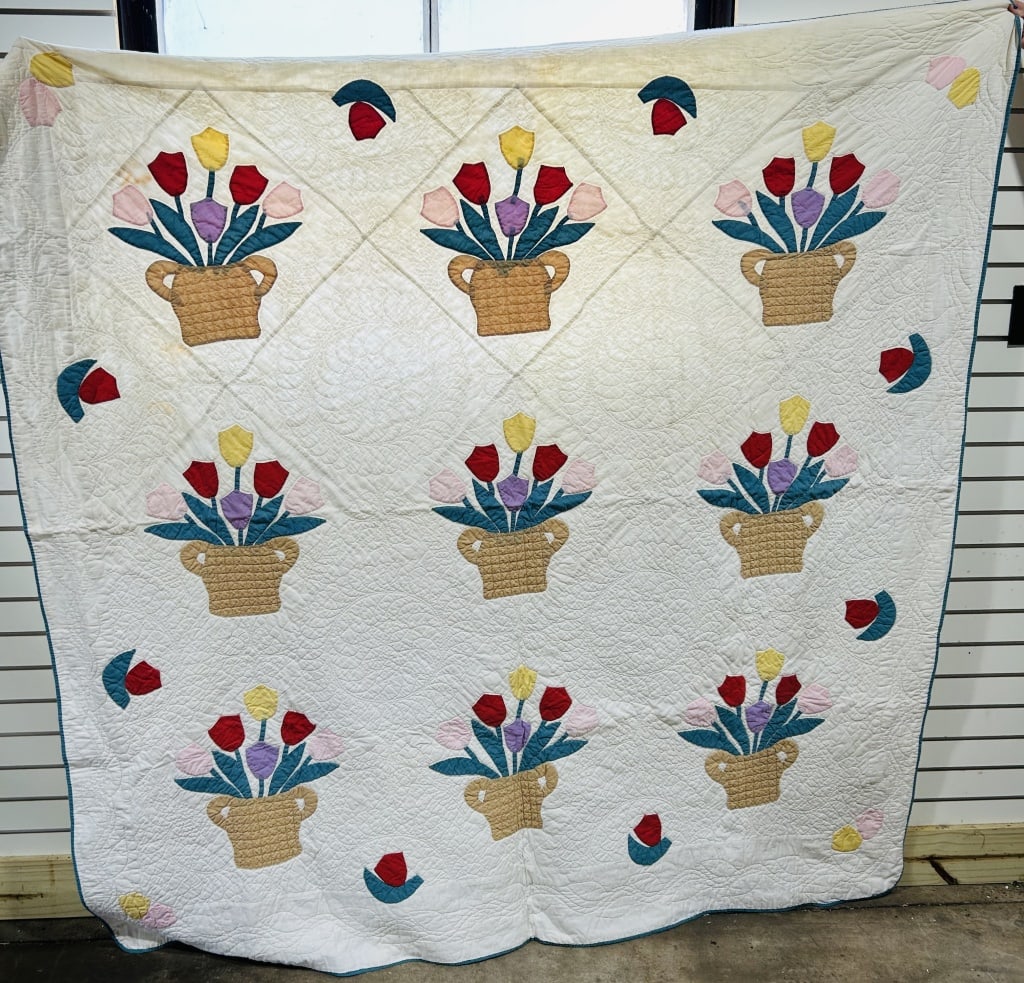 VINTAGE APPLIQUE TULIP BASKET QUILT: .
