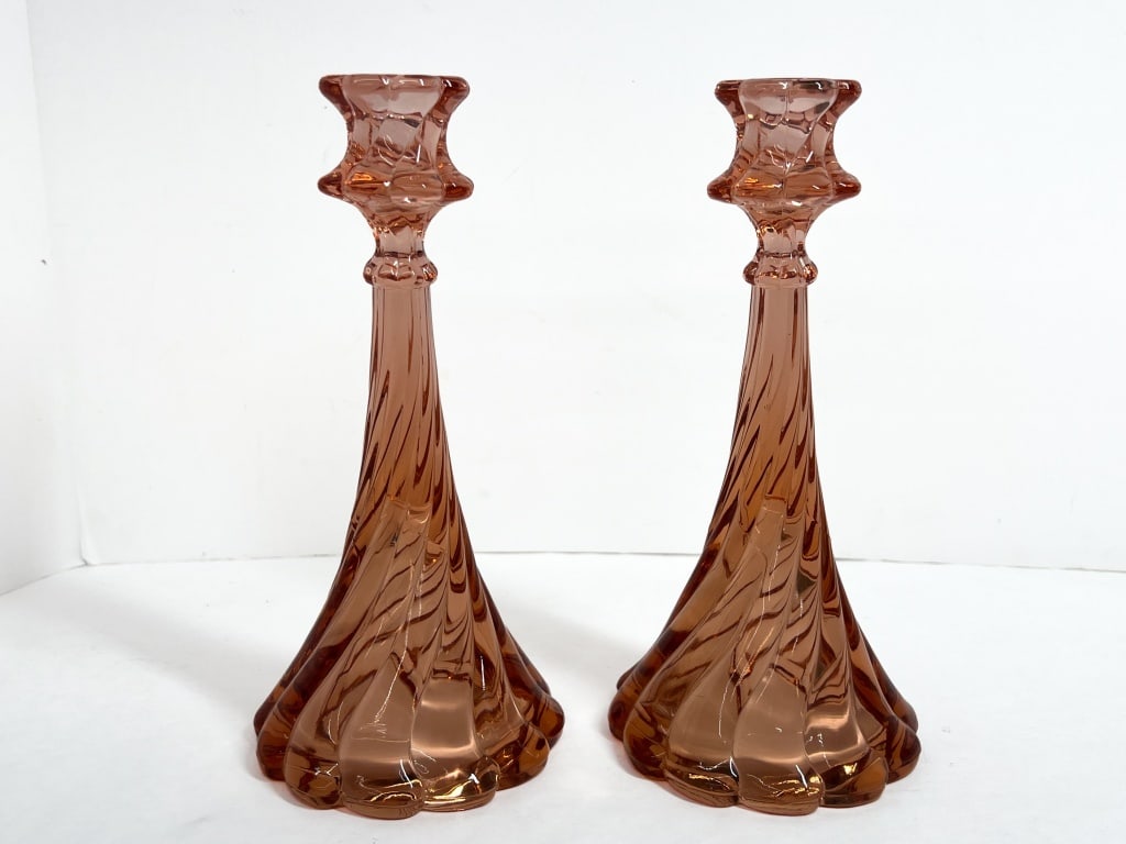 A Pair of Fostoria Virginia Pink Candlesticks and a Set of Fenton Silver Crest Milk Glass: This lot contains six pieces of vintage American glassware. The first pair consists of transparent pink pressed glass candlesticks manufactured by the Fostoria Glass Company in the Virginia pattern. T