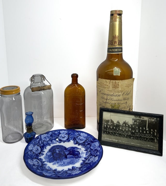 VARIOUS MAKERS, VINTAGE COLLECTIBLES GROUP, 1922-1946: Various makers, an assortment of vintage collectibles featuring a 1946 Hiram Walker & Sons one-gallon whiskey bottle and a Villeroy & Boch Dresden turkey pattern transferware plate. The group also inc