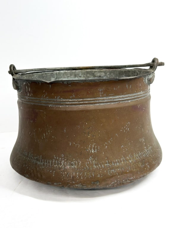 HAND-HAMMERED COPPER CAULDRON LATE 19TH CENTURY (1 of 5)