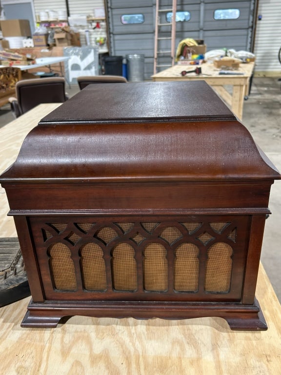 SILVERTONE MAHOGANY TABLETOP PHONOGRAPH, C. 1920 (1 of 6)
