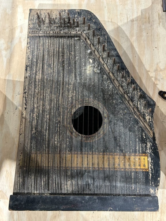 MARX LIBERTY HARP AND WOOD RADIO: Marx Liberty Harp fretless chord zither with black lacquer finish and decorative paper scale strip together with a multi-band tabletop radio housed in a wood cabinet. The zither features fifteen metal