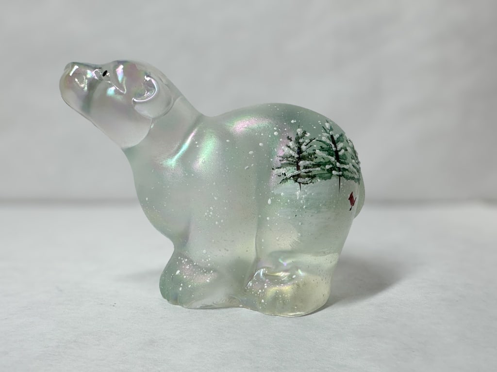 FENTON IRIDIZED OPALESCENT POLAR BEAR, 1990S (1 of 5)