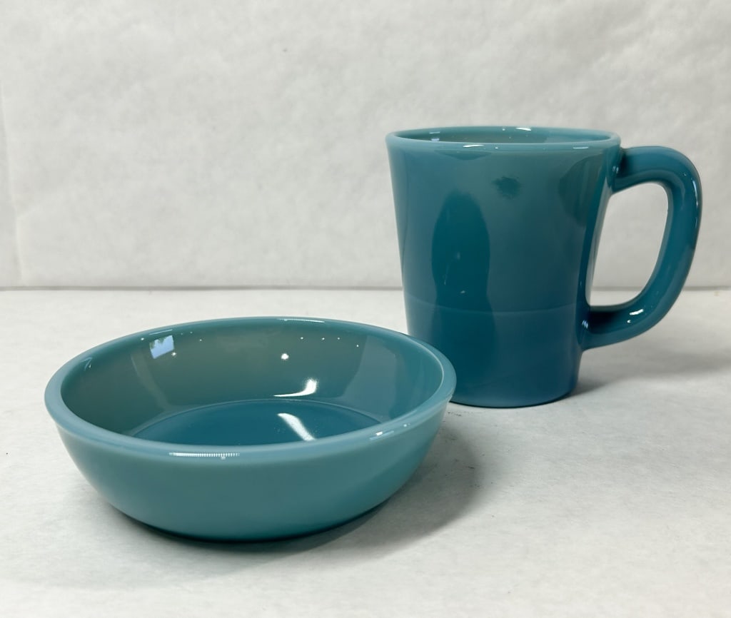 MOSSER GEORGIA BLUE DINNERWARE (1 of 8)