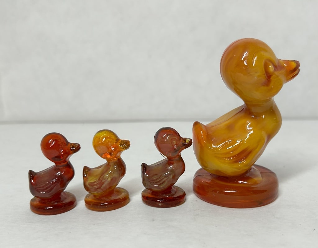 BOYD AMBERINA SLAG GLASS DEBBIE DUCK FAMILY (1 of 11)