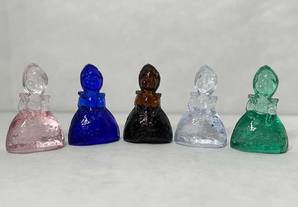 HEISEY PRESSED GLASS COLONIAL FIGURINES (1 of 8)