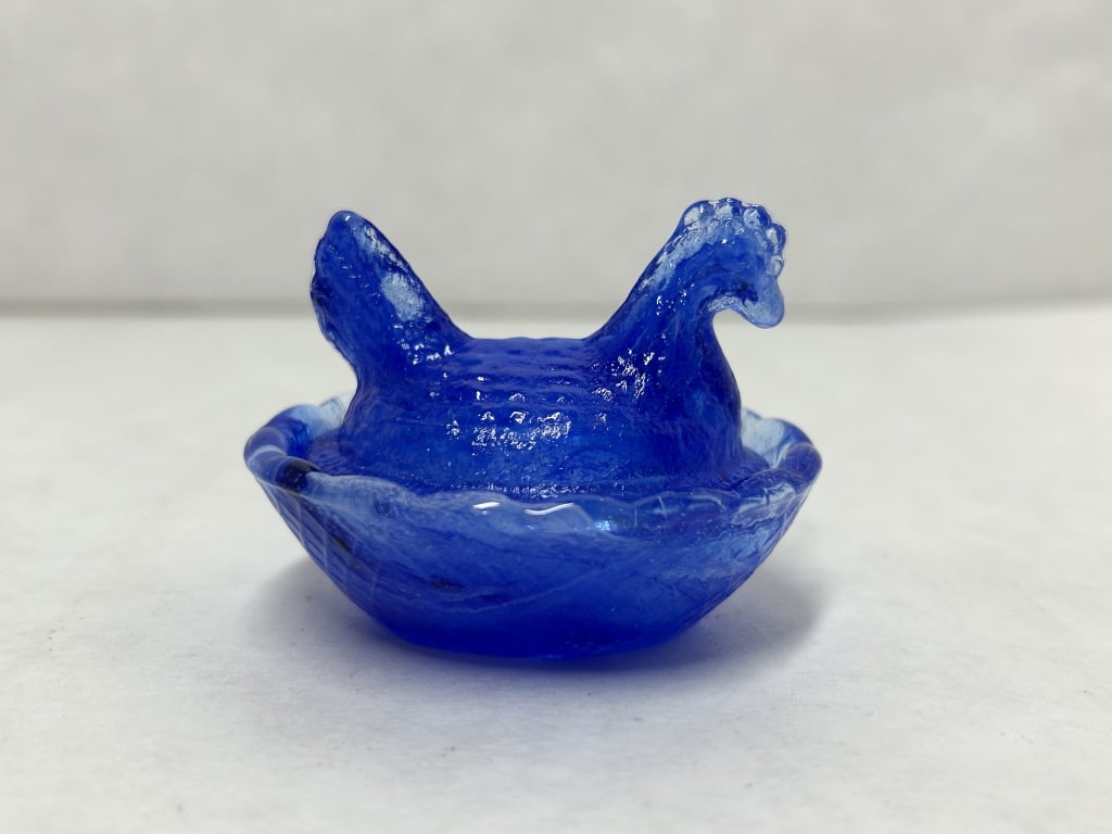 COBALT BLUE SLAG GLASS HEN ON NEST (1 of 5)