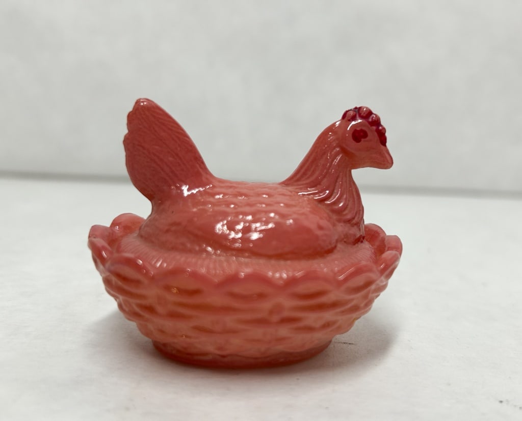 BOYD RED/PEACH GLASS HEN ON NEST (1 of 4)