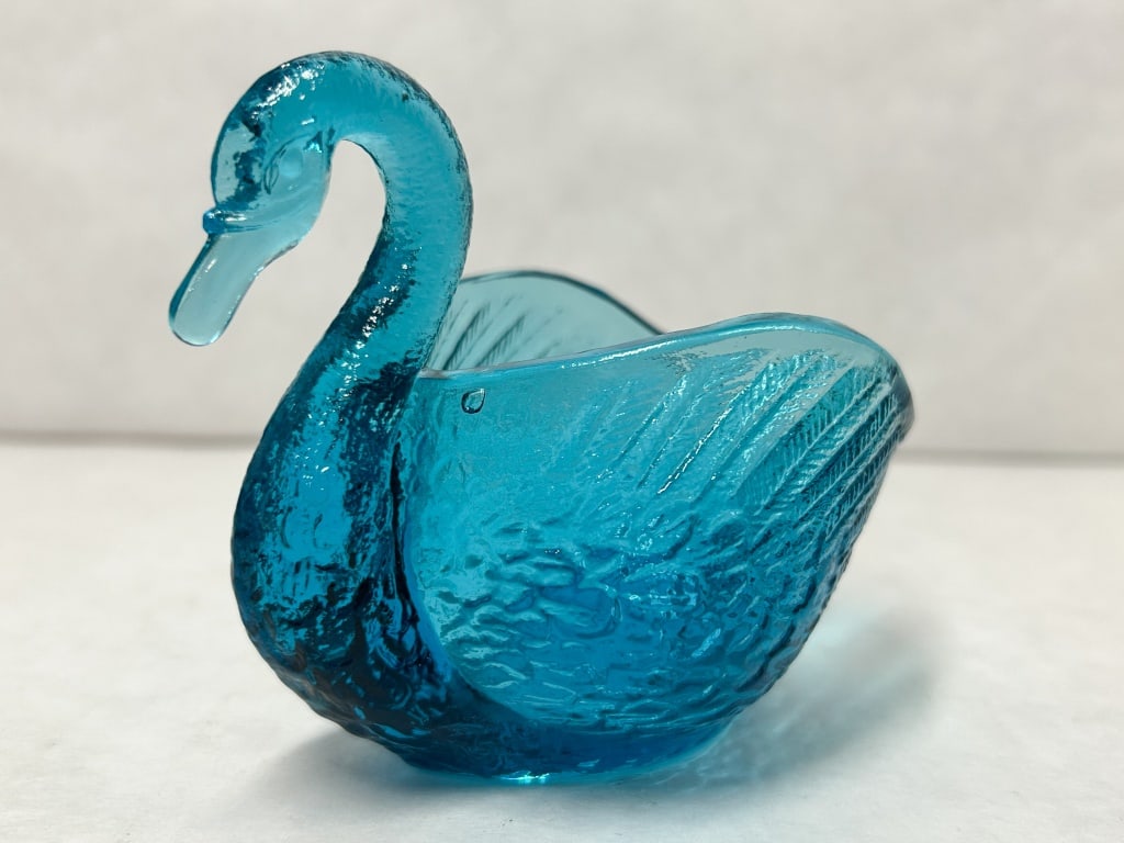 FENTON TURQUOISE GLASS SWAN DISH (1 of 6)