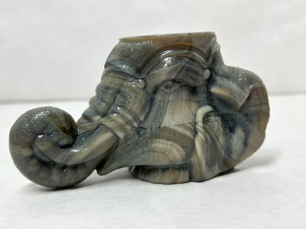 BOYD GLASS ELEPHANT TOOTHPICK HOLDER (1 of 7)