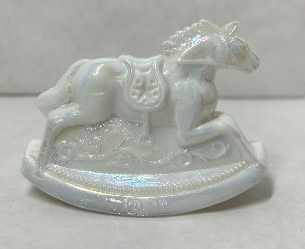 BOYD IRIDESCENT GLASS ROCKING HORSE 1982 (1 of 7)