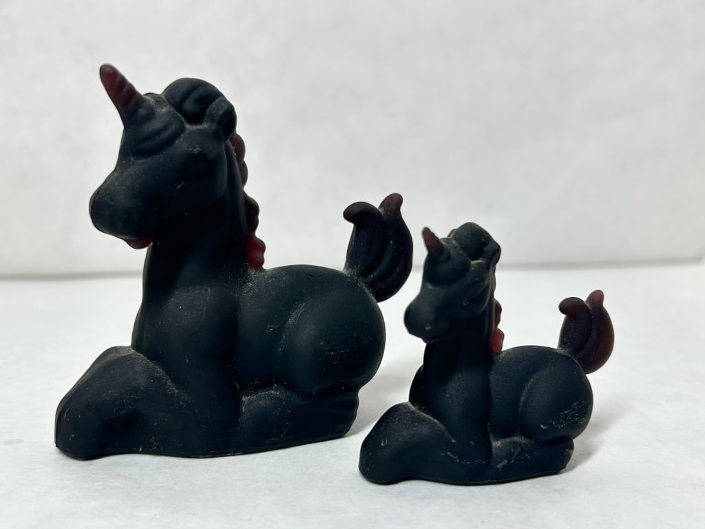 BOYD BLACK RUBY GLASS UNICORNS - 2