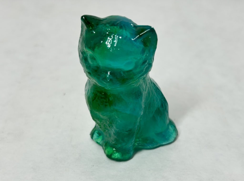 BOYD MISS COTTON KITTEN TEAL SLAG: The emerald green kitten bears a raised mark consisting of a B in a diamond with a V above and a 1 to the left on the lower reverse.