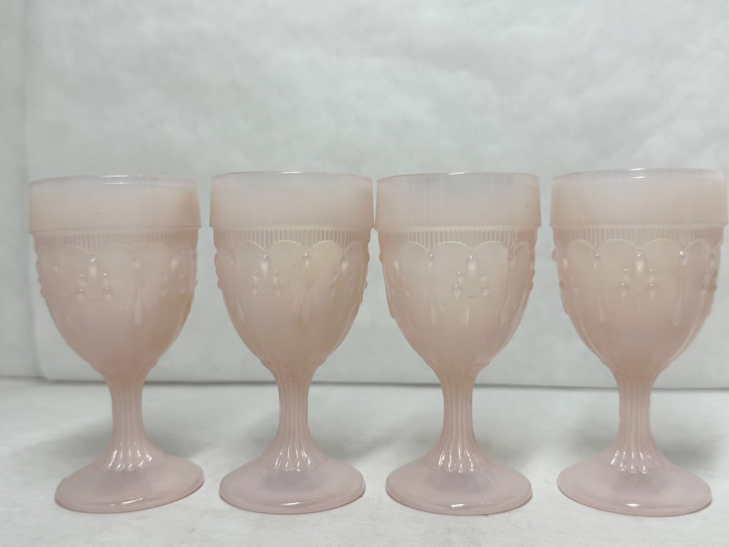 BOYD PINK OPAQUE GLASS GOBLETS, 20TH (1 of 4)