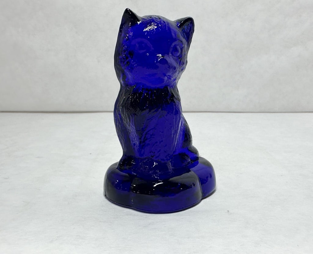 BOYD COBALT BLUE GLASS KITTEN, VINTAGE (1 of 6)