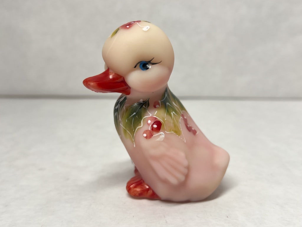 FENTON BURMESE URANIUM GLASS DUCKLING 2004 (1 of 8)