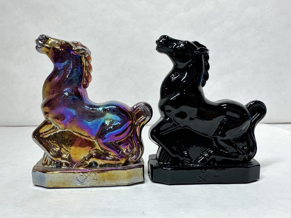 BOYD GLASS HORSE FIGURINES (1 of 6)