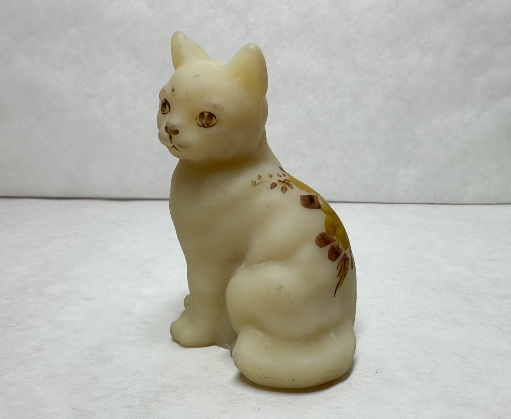 FENTON CUSTARD SATIN CAT FIGURINE (1 of 6)