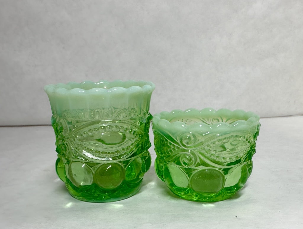 MOSSER EYE WINKER OPALESCENT GLASS (1 of 3)