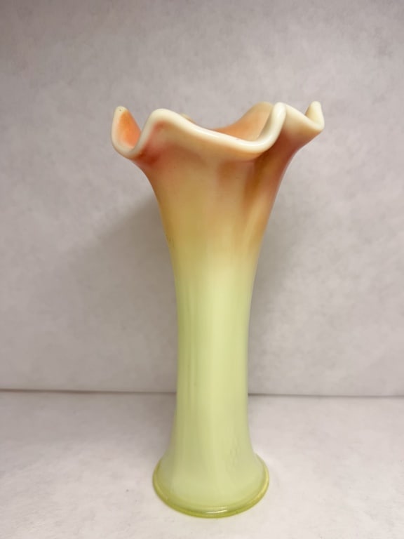 BURMESE GLASS RUFFLED TRUMPET VASE, LATE 19TH CENTURY (1 of 6)