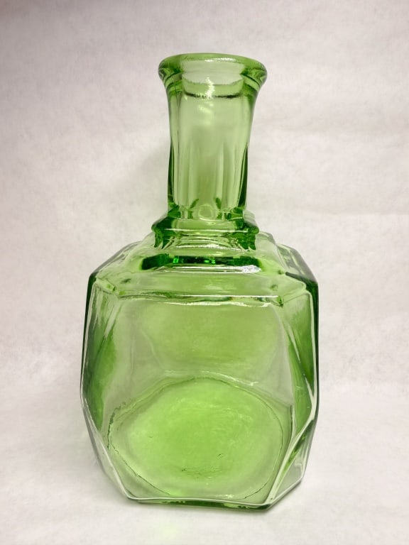 URANIUM GLASS DECANTER, CIRCA 1930S (1 of 6)