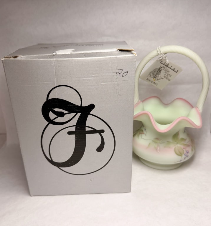 FENTON LOTUS MIST BURMESE BASKET, 2000 (1 of 10)