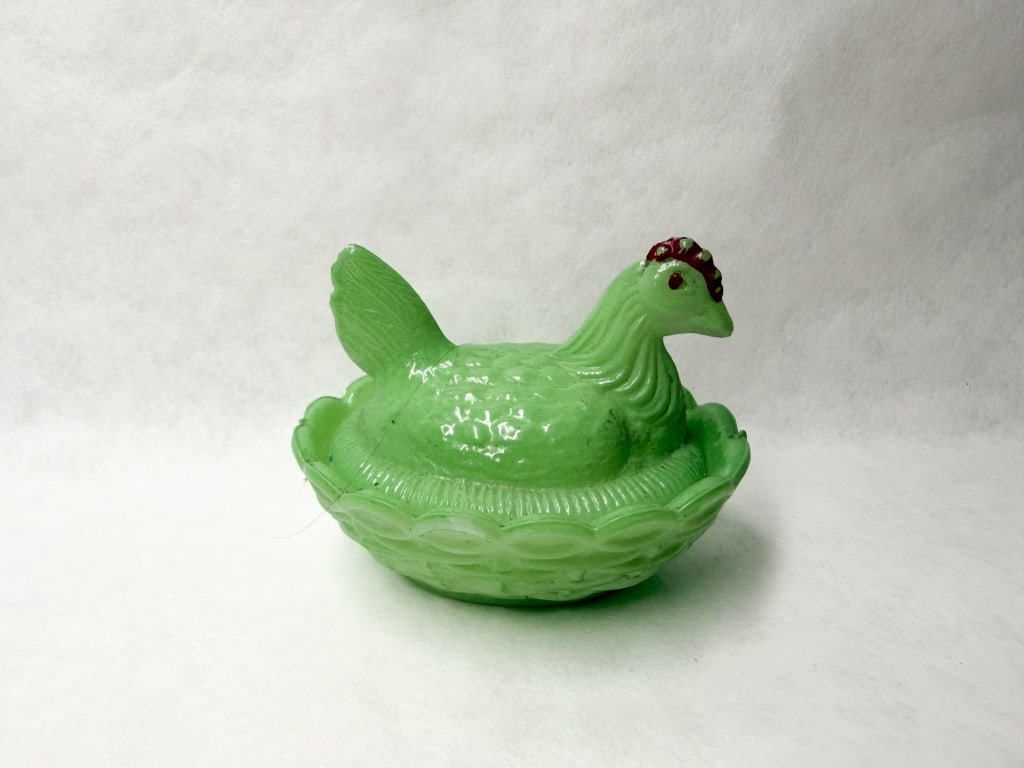 GREEN PRESSED GLASS HEN ON NEST (1 of 6)