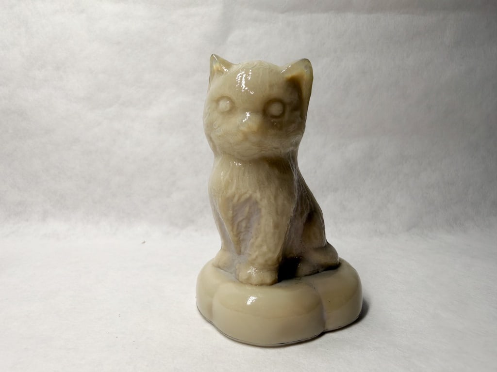 BOYD SANDPIPER SLAG SITTING KITTEN PILLOW GLASS (1 of 7)