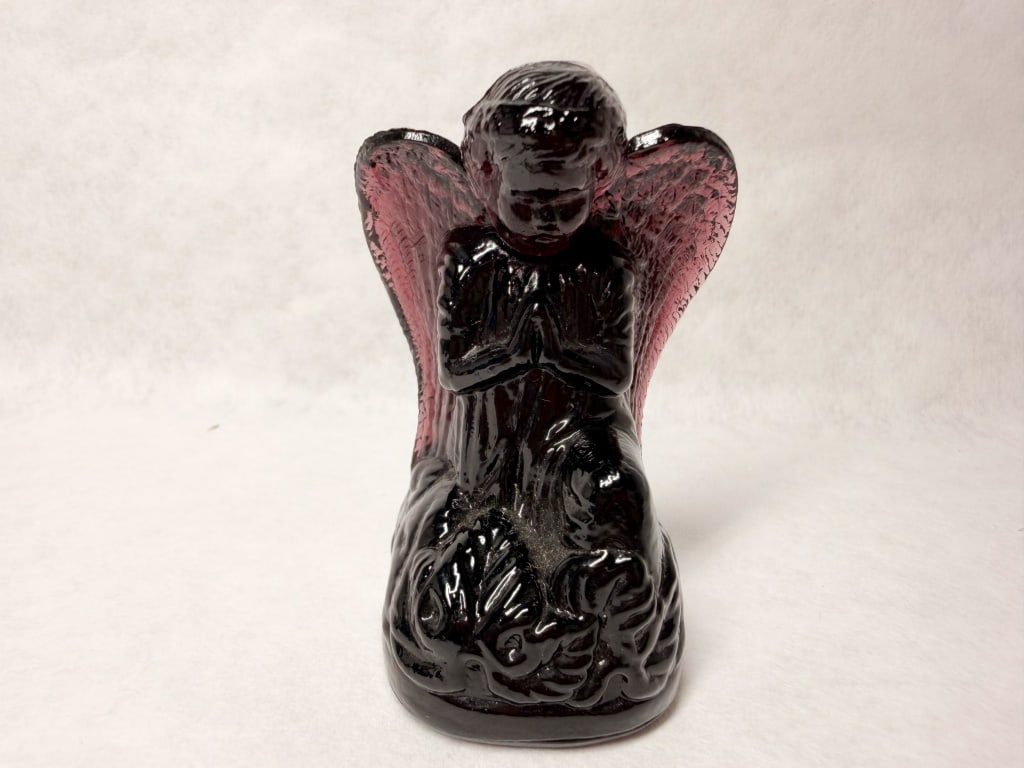 BOYD ART GLASS PRAYING ANGEL PURPLE, 1980S: .