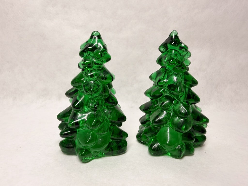 MOSSER MINI EMERALD CHRISTMAS TREES: .