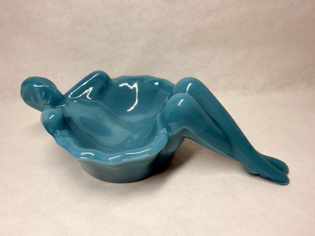 MOSSER BLUE BATHING BEAUTY SOAP DISH: .