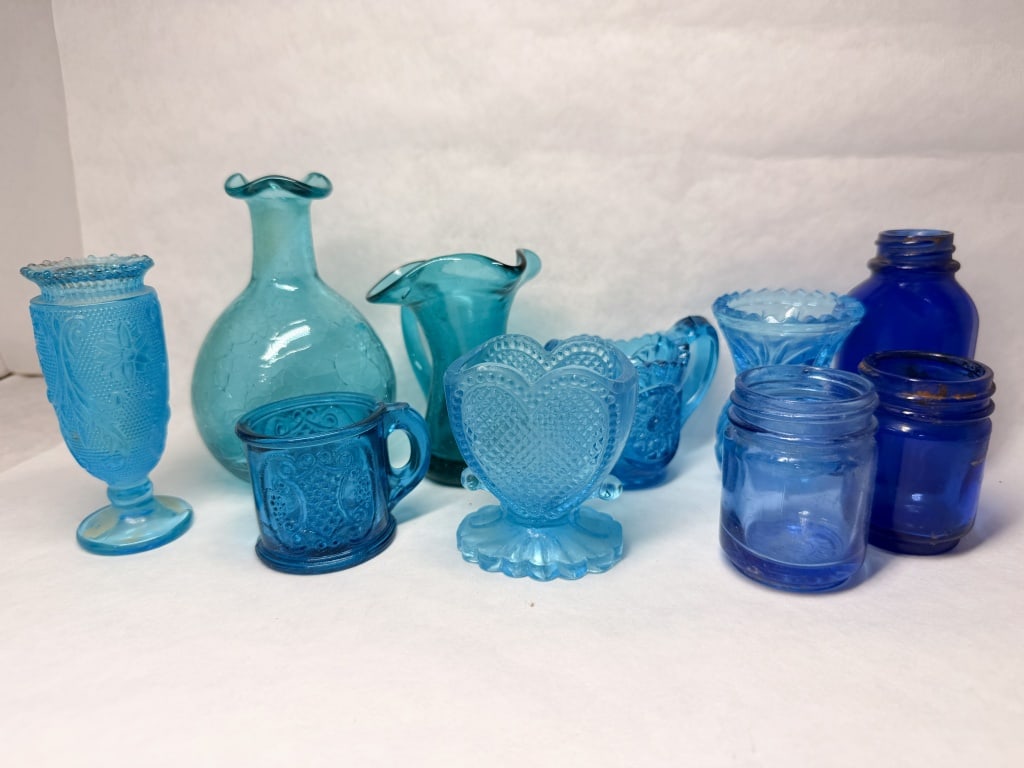 COLLECTION OF TEN BLUE GLASS PIECES (1 of 4)