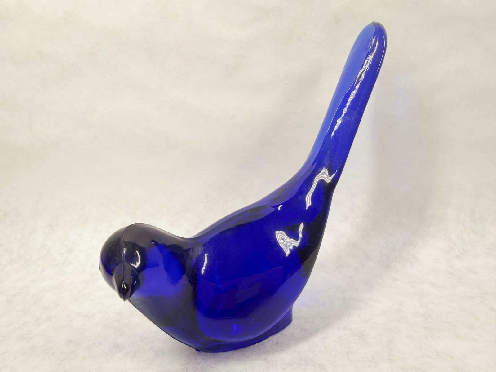 FENTON ROYAL BLUE GLASS BIRD FIGURINE, 1980S (1 of 4)