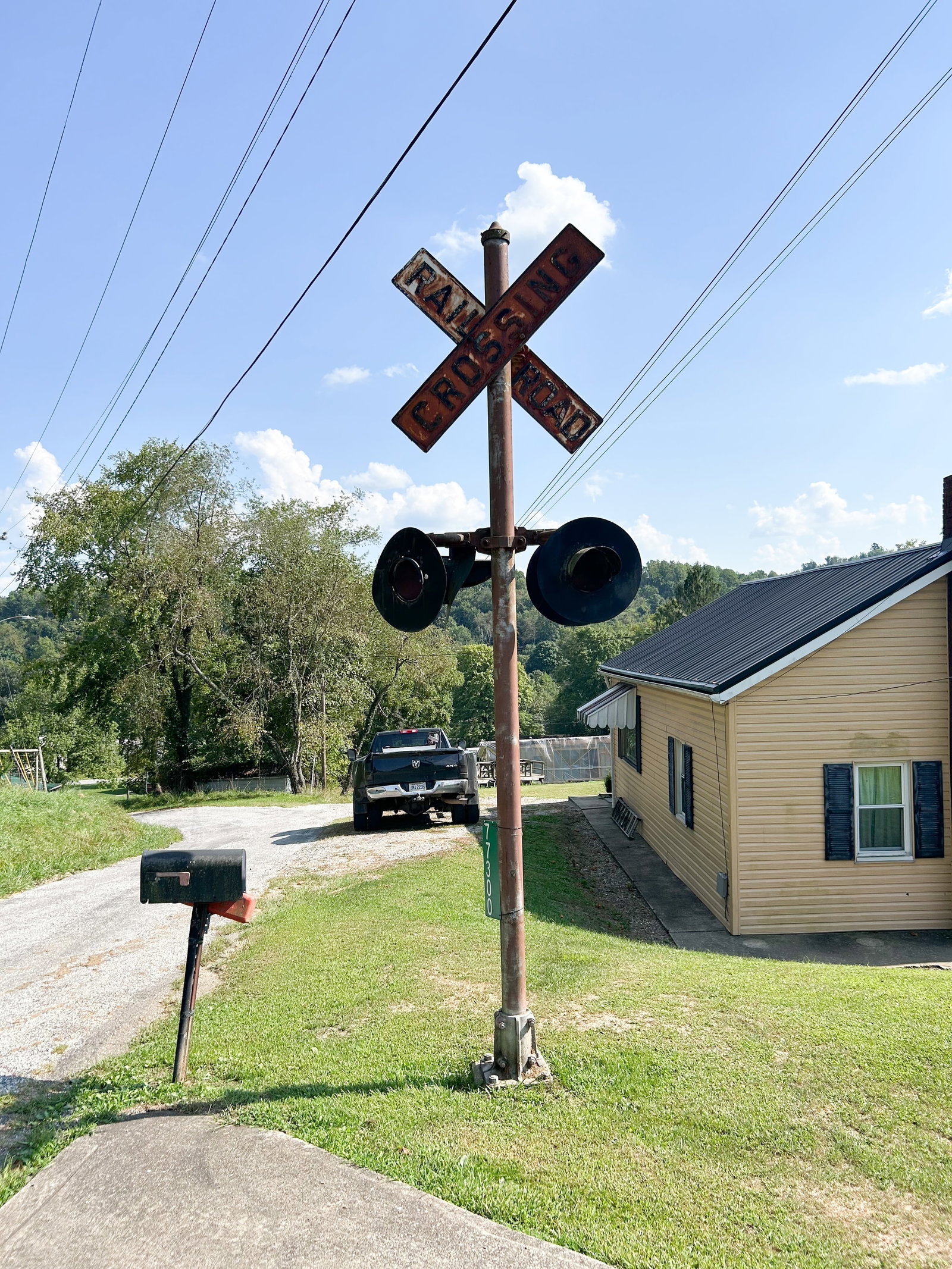 VINTAGE STEEL RAILROAD CROSSING SIGNAL (1 of 2)