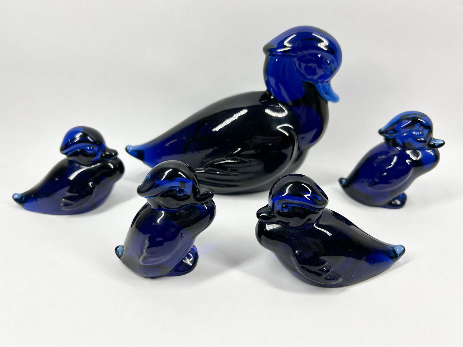 HEISEY IMPERIAL ULTRA BLUE COBALT GLASS DUCKS (1 of 3)