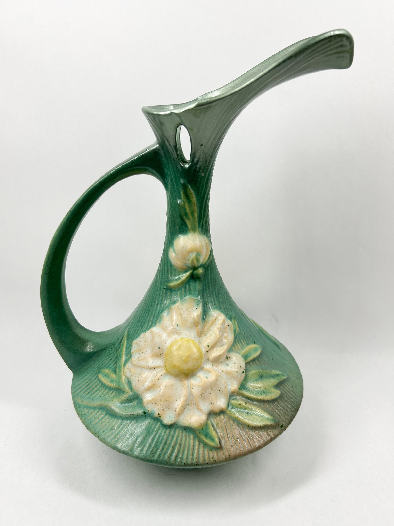 ROSEVILLE CLEMATIS POTTERY EWER 1944 (1 of 4)