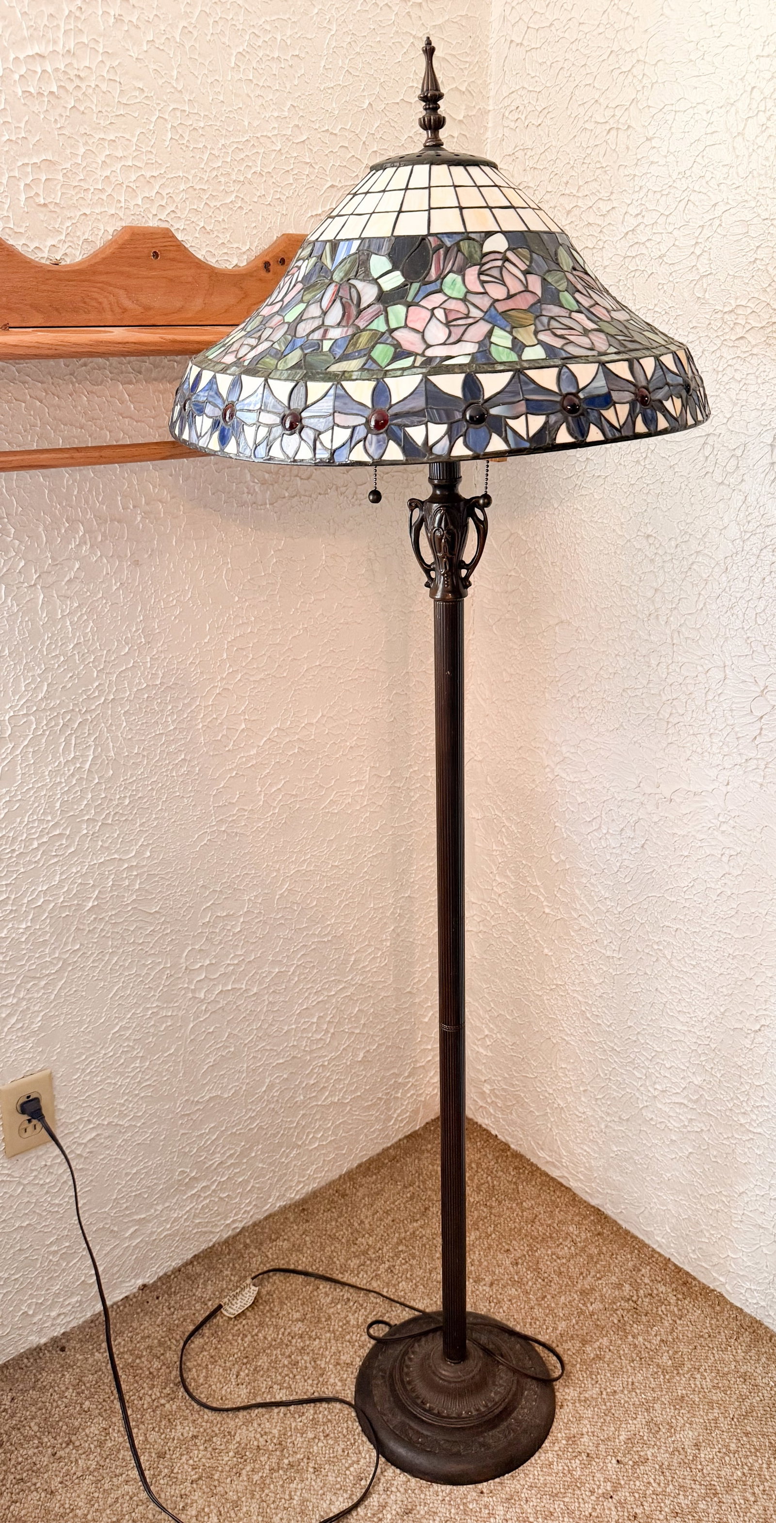 TIFFANY STYLE FLORAL FLOOR LAMP (1 of 8)