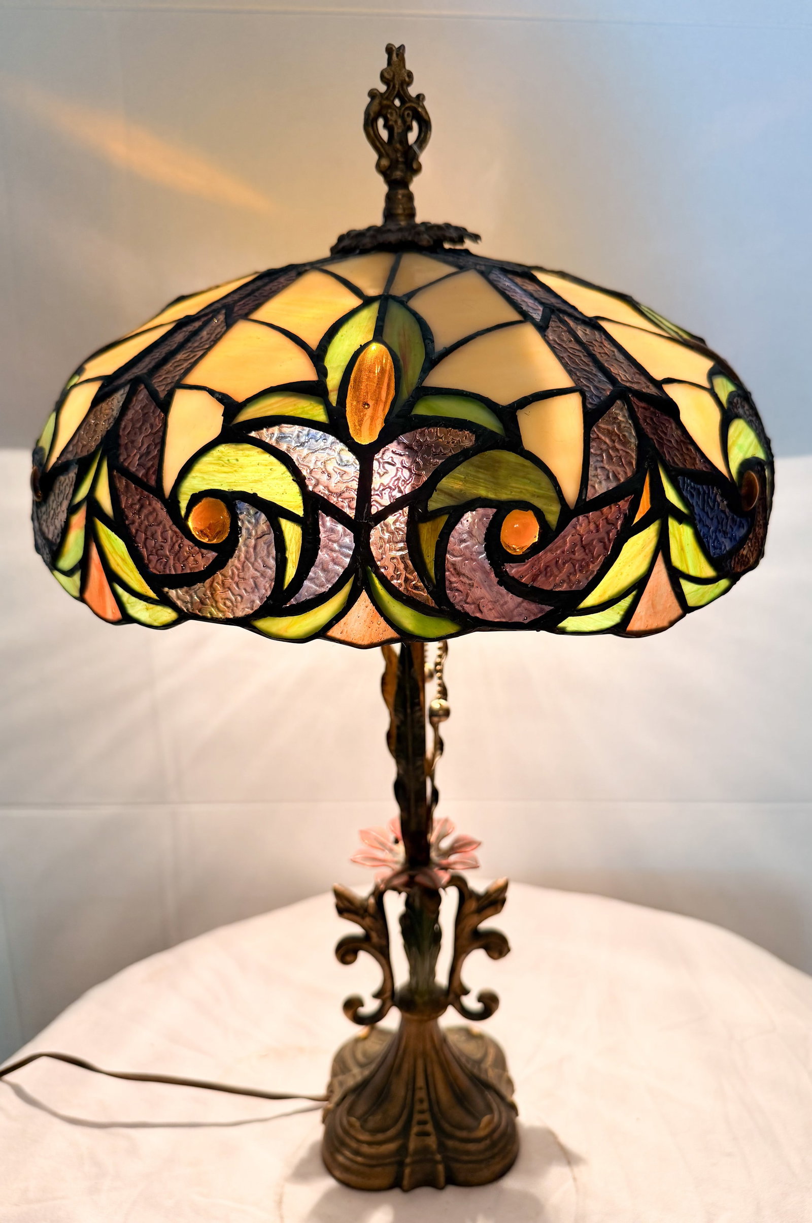 TIFFANY STYLE LAMP LATE 20TH CENTURY (1 of 5)