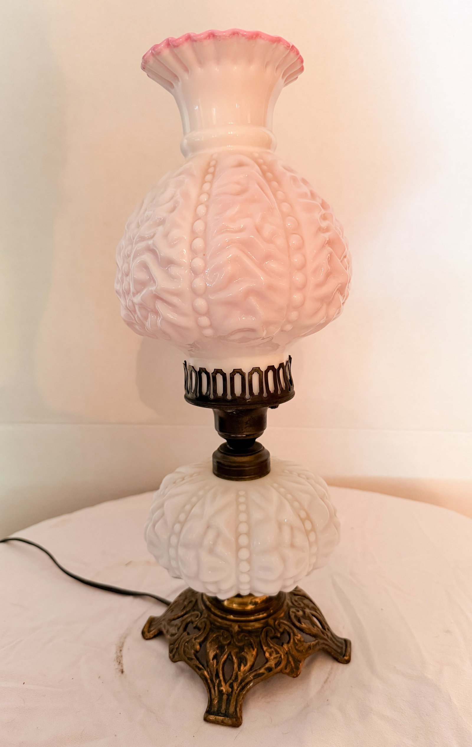 BEADED CURTAIN MILK GLASS LAMP, 1950 (1 of 7)