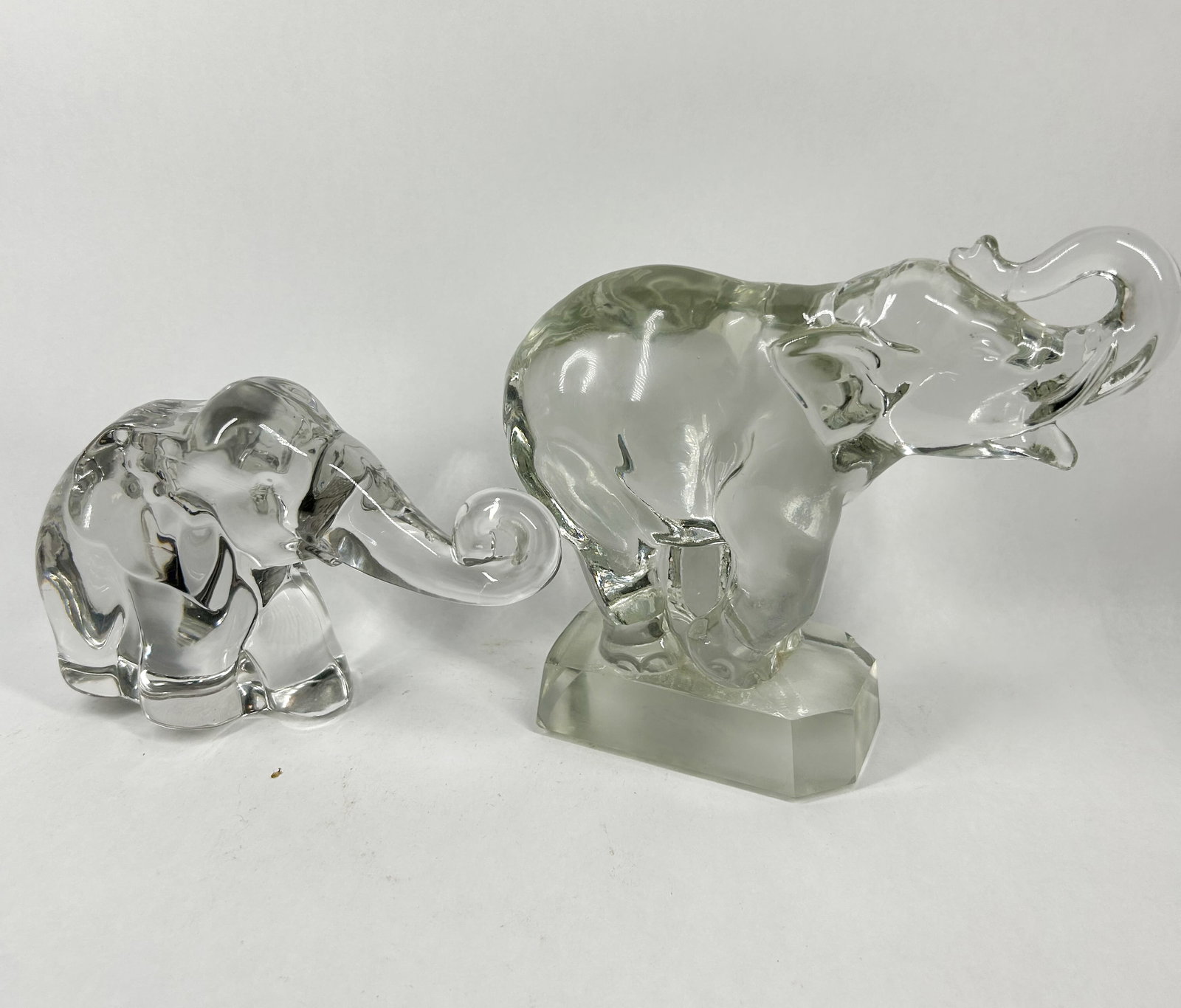 PAIR OF CLEAR GLASS ELEPHANTS (1 of 3)