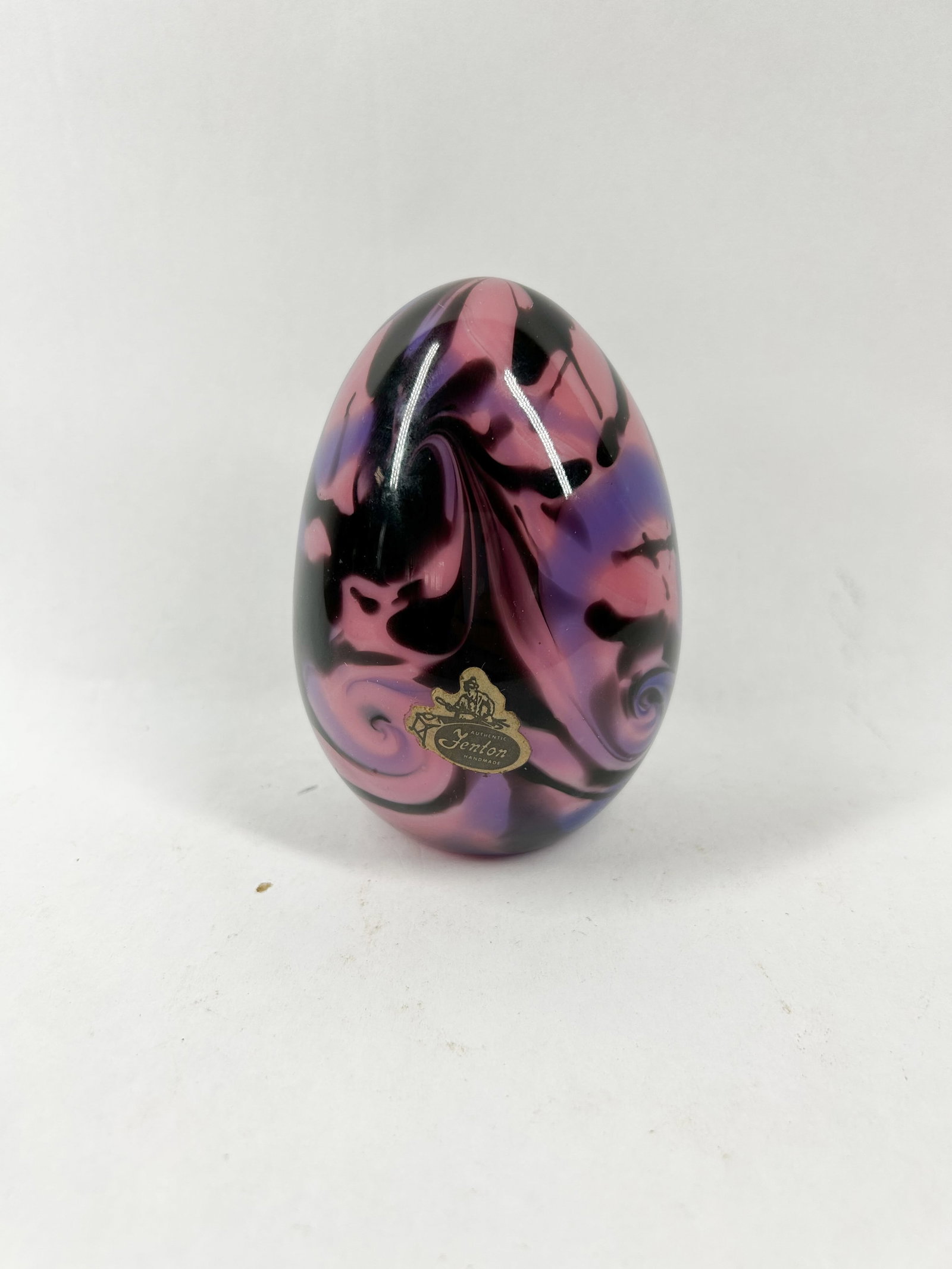 FENTON GLASS EGG, LATE 20TH CENTURY (1 of 2)