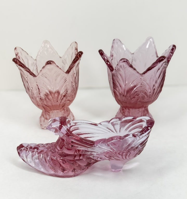 FENTON PINK GLASS SLIPPER AND TULIPS, 1990S (1 of 8)