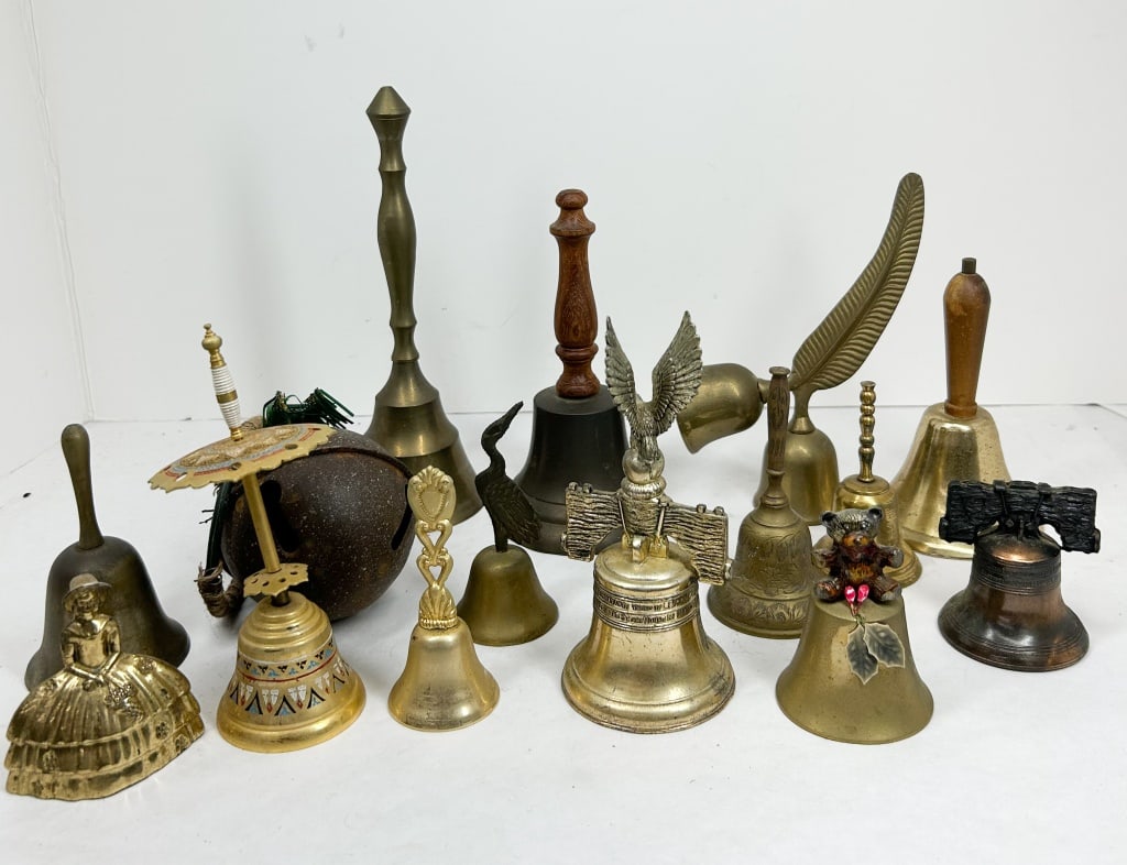 FIFTEEN VINTAGE ASSORTED METAL/BRASS BELLS (1 of 4)