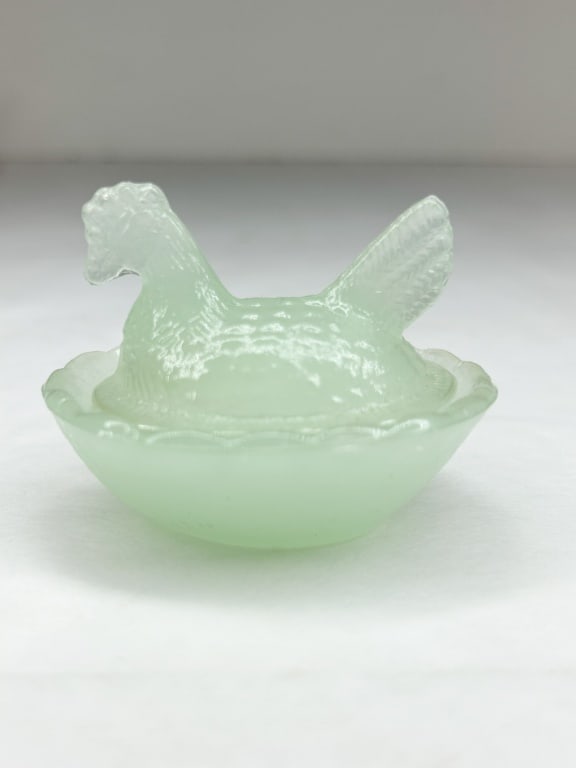 JADEITE GLASS MINIATURE HEN ON NEST (1 of 3)