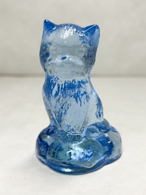 BOYD BLUE SITTING KITTEN ON PILLOW (1 of 2)