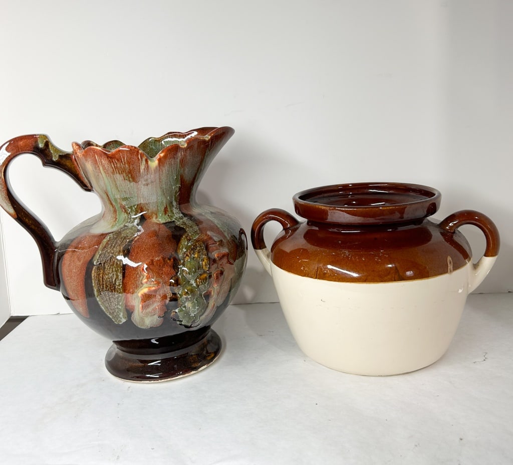 DRYDEN AND STONWARE CERAMIC VESSELS: Two vintage American pottery vessels. The lot includes a Dryden Pottery pitcher featuring a hand-incised mark on the base reading Dryden ARKANSAS 18, and a two-tone stoneware bean pot with an impresse