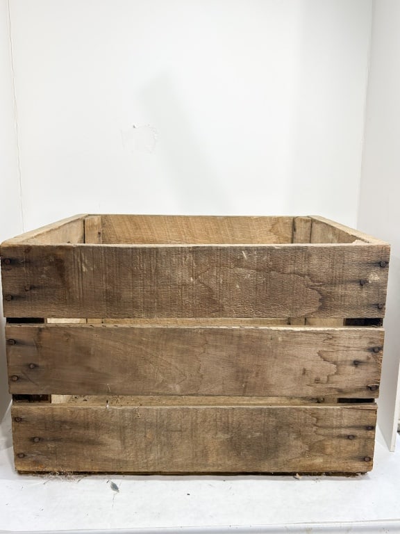 DOUDNA ORCHARDS WOODEN APPLE CRATE (1 of 3)