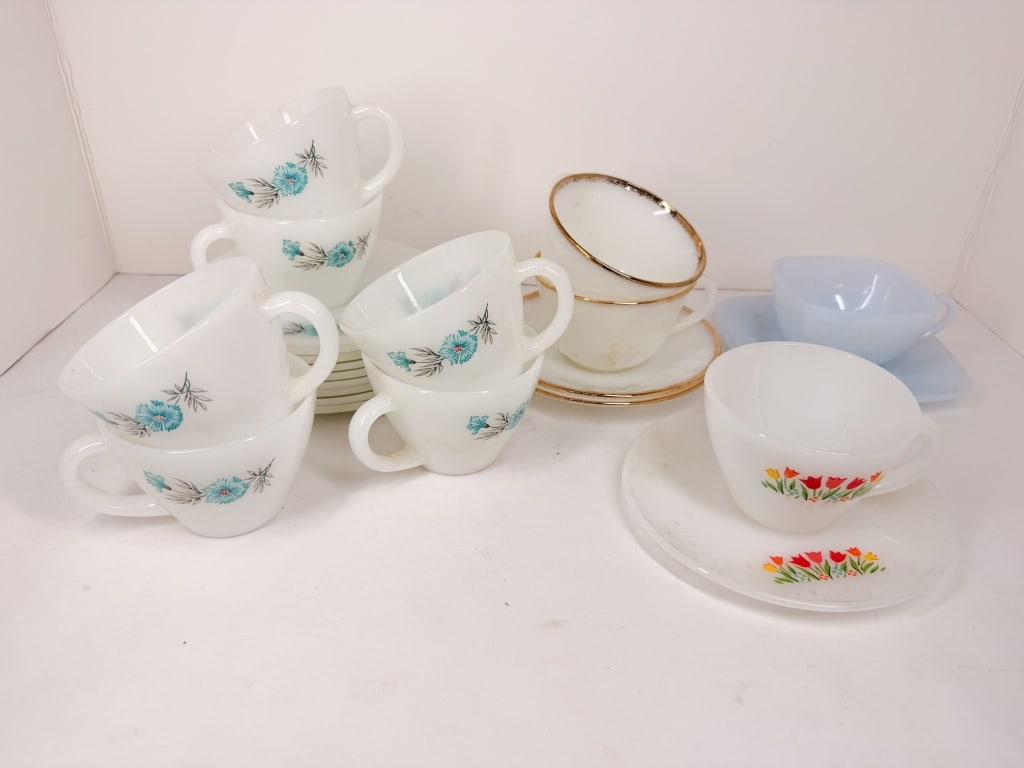 FIRE-KING AND FEDERAL GLASS ASSORTMENT (1 of 6)