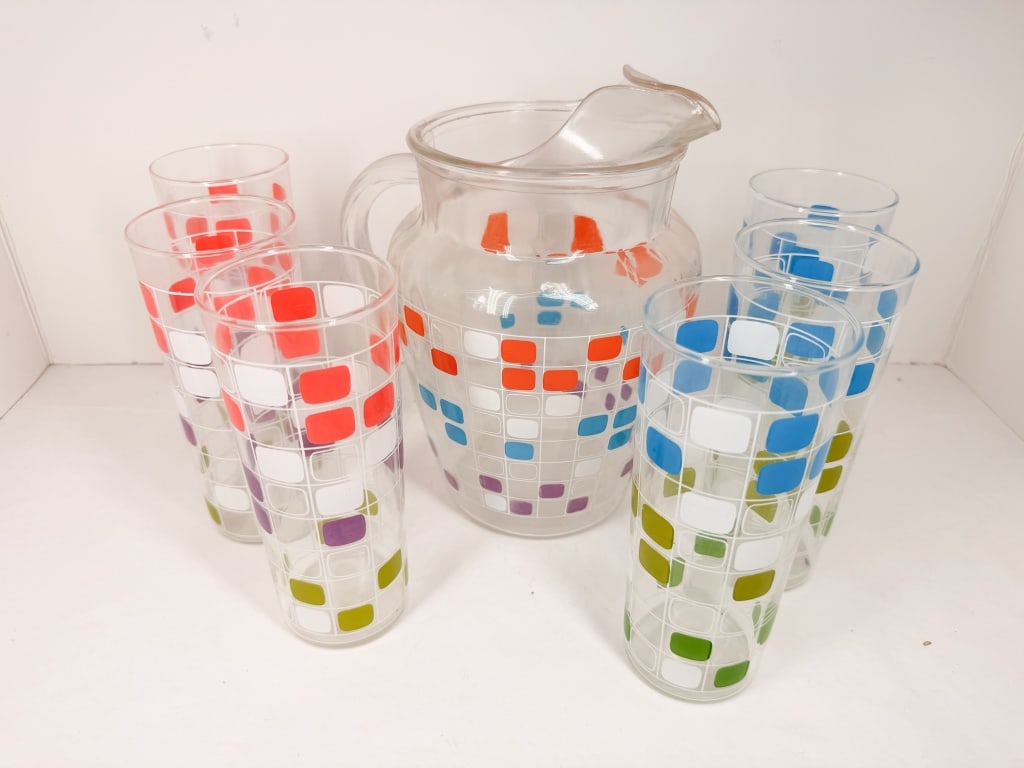 VINTAGE GEOMETRIC PATTERNED GLASS BEVERAGE SET - 2