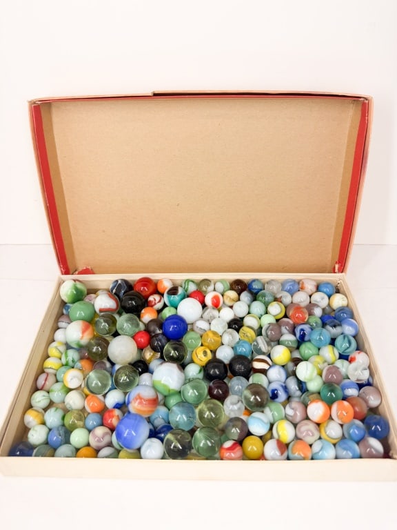 VINTAGE ASSORTMENT OF GLASS MARBLES (1 of 3)